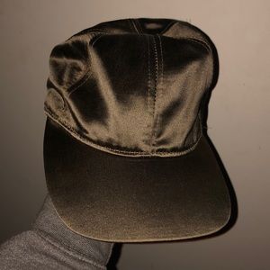 SATIN SMOOTH GREEN HAT